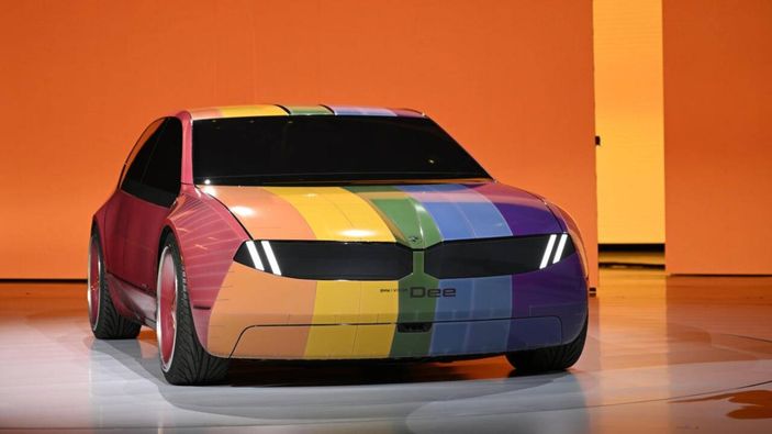 Renk değiştirebilen otomobil: BMW i Vision Dee