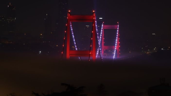 İstanbul'da Boğaz'ı trafiğe kapattıran sis
