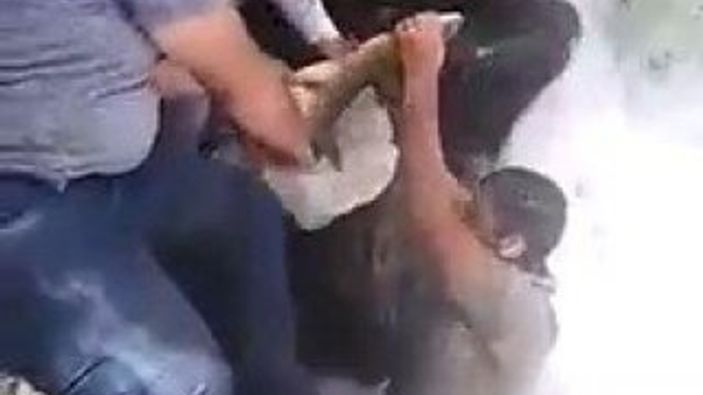 Ağrılı gençler elle balık tuttu