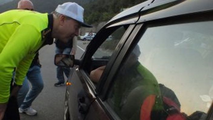 Polis sürücüler kaza yapmasın diye elinden geleni yaptı