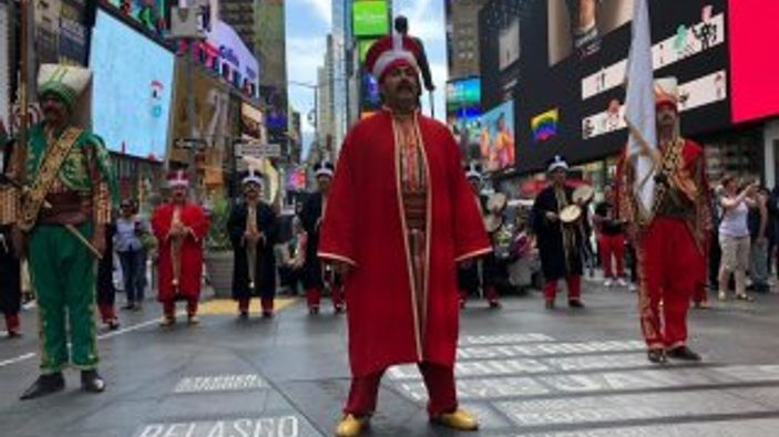 New York'un göbeğinde Mehteran Birliği konser verdi