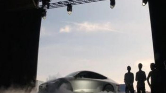 Hollandalı öğrenciler yaptı: Güneş enerjisiyle çalışan otomobil