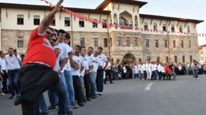 Sivaslılar, Gardaşlık Festivali'nde halaya durdu
