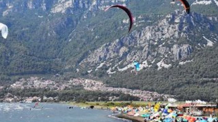 Muğla'da sörfçülerin eğlencesi: 'Deli Mehmet' rüzgarı