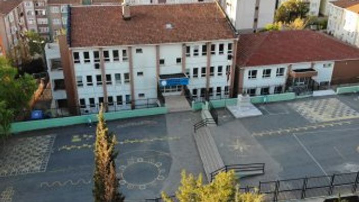 Deprem sonrası hasar gören okullar görüntülendi