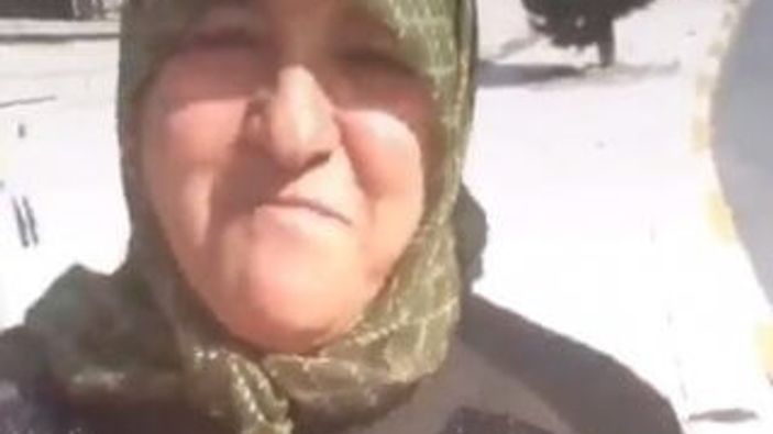 Sesli yaya uyarı cihazına cevap veren teyze