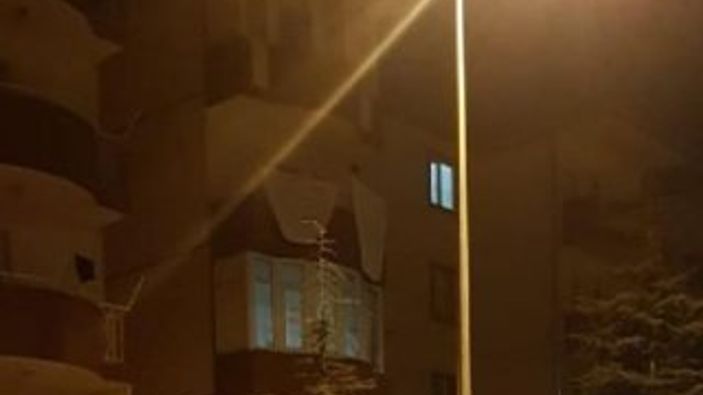 Kayseri'de 5. kattan düştü, ağır yaralandı