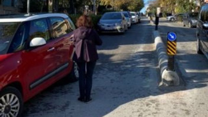 Kadıköy Belediyesi daracık yolu ikiye böldü