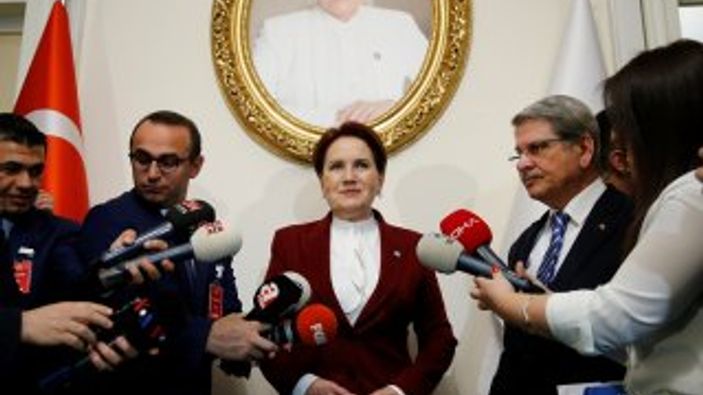 İyi Parti koridorlarında Akşener fotoğrafları