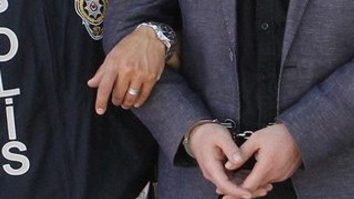 Edirne'de eski emniyet amirine FETÖ kelepçesi