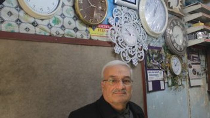 46 yıldır baba mesleği: Zamana direnen saat tamircisi