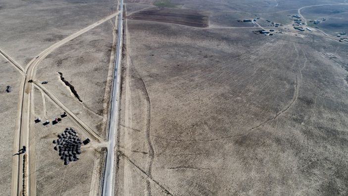 Konya'daki 630 metre çapındaki obruğun üzerinden geçen yol taşınıyor
