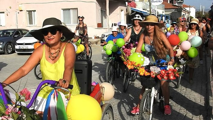 Türkiye'nin dört bir yanında Süslü Kadınlar Bisiklet Turu düzenlendi