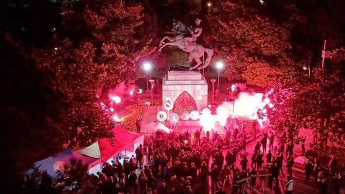 Samsun'da Atatürk heykeline saldırı sonrası nöbet sürüyor