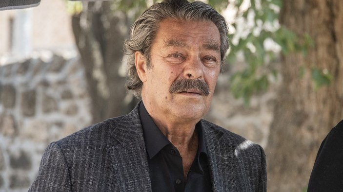 Ne evlendi, Ne ayrıldı! Kadir İnanır'ın 23 yıllık aşkı, Jülide Kural güzelliğiyle parmak ısırtıyor..