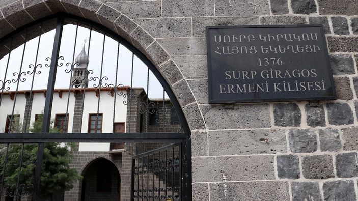 Diyarbakır'da PKK'nın zarar verdiği kiliseler onarıldı