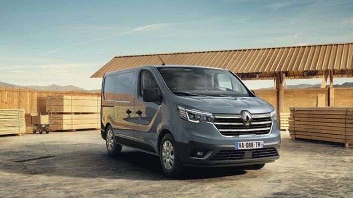 Yenilenen Renault Trafic Türkiye'de satışta