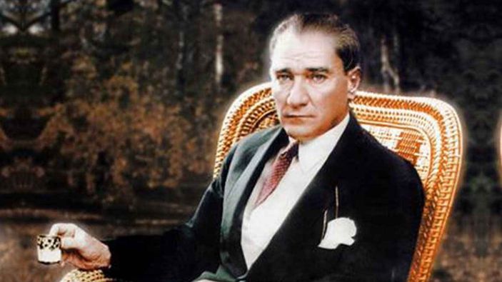 10 Kasım saat 9’u 5 geçe şiiri tam hali! Saat dokuzu beş geçe Atam Dolmabahçe'de şiiri sözleri..