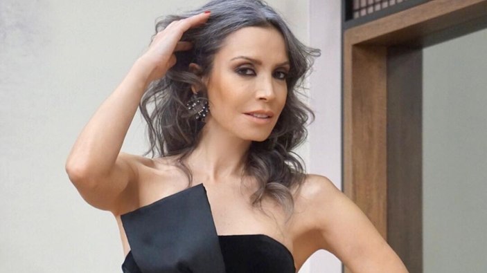Öykü Serter Kısmetse Olur evinde açıldıkça açıldı, vücuduyla tansiyon yükseltti! "Kim der 47 yaşında"