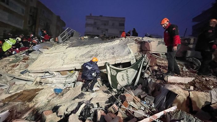 Kahramanmaraş'ta büyük DEPREM: 7.7'lik sarsıntı birçok ilde hissedildi