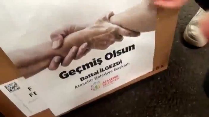 CHP'li Ataşehir Belediyesi, deprem yardımlarında reklam peşinde