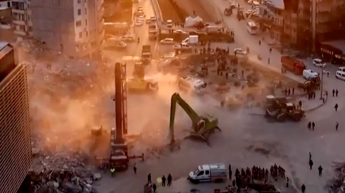 Hatay'da enkaz çalışmaları havadan görüntülendi