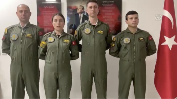 Malatya'da depremden sağ kurtulan pilot çift, tahliye çalışmalarında görev alıyor