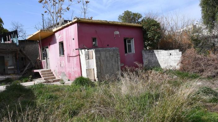 Mersin'de polis eşliğinde kazı yapılan gizemli ev satışa çıkarıldı