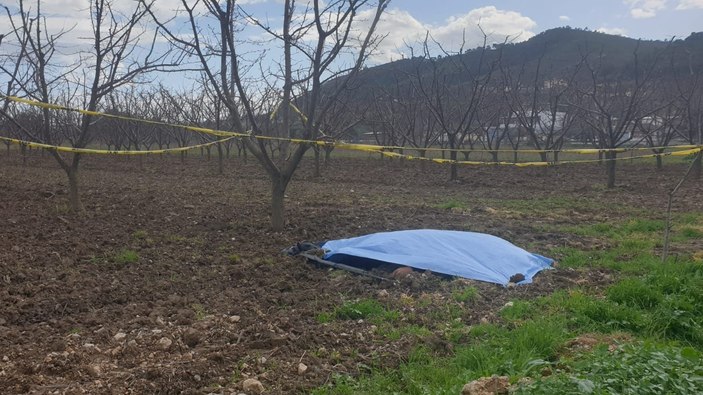 Manisa’daki bir tarlada erkek cesedi bulundu