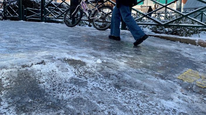 Eskişehir’de hava sıcaklığı sıfırın altına düştü! Cadde ve sokaklar buz tuttu