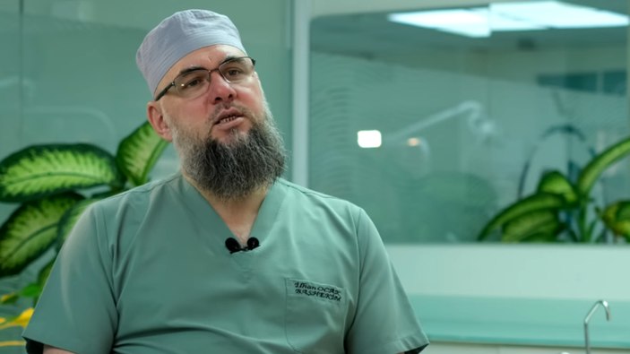 Yetimlerin elinden tutan doktor! Diş Hekimi İlhan Ocak başarı hikayesini İHH ekibine anlattı
