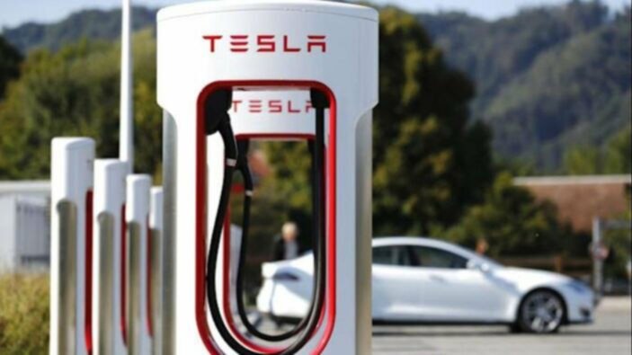 Türkiye'ye gelecek Tesla, 2023'e rekor satışla başladı