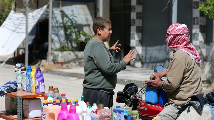 Hatay'da depremzede aile hayat mücadelelerini sürdürüyor
