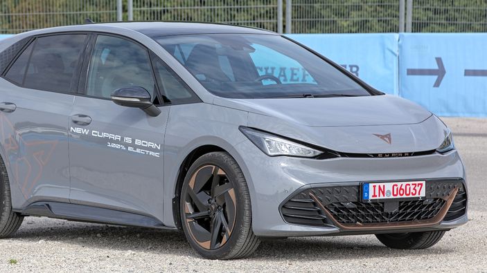 Cupra'nın ilk elektrikli otomobili Born, 10 bin satışa yaklaştı