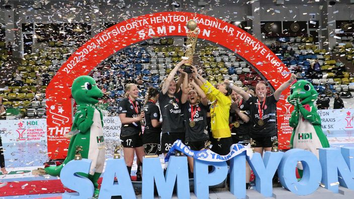 Hentbol Kadınlar Türkiye Kupası'nda Yalıkavakspor şampiyon oldu