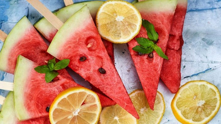 Erkekler bu sırrı araştırıyor! Limonlu karpuz suyunun inanılmaz faydası...