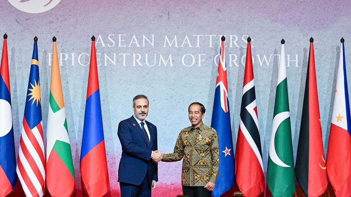 Hakan Fidan, Endonezya'da Devlet Başkanı Joko Widodo ile görüştü
