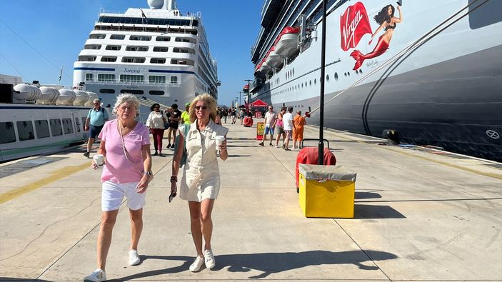 Bodrum'a iki kruvaziyerle 2 bin 741 turist geldi