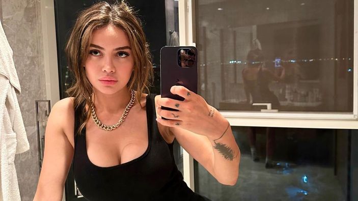 Fenomen Ece Ronay'ın cesur pozlarına yorum yağdı! "Sağlam kasa"
