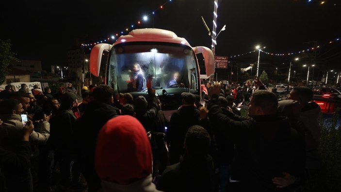 Gazze'de esir takasında 4. gün: 11 İsrailli ve 33 Filistinli esir serbest bırakıldı