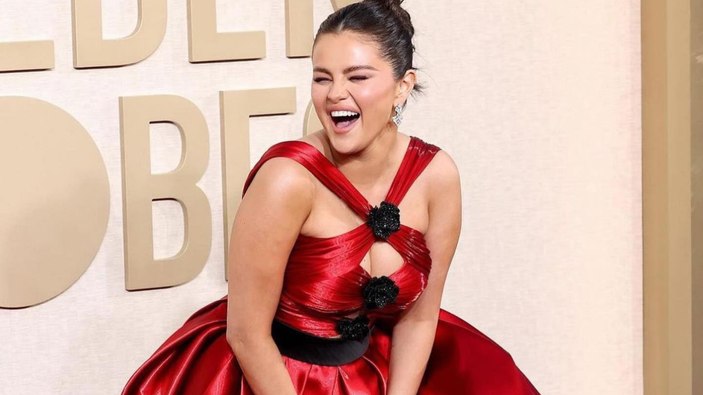 Sürekli kilosu yüzünden eleştirilen Selena Gomez zayıf halini paylaştı! "Bir daha böyle zayıf olamayacağım"
