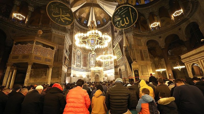 Miraç Kandili bu gece idrak edilecek: Eller semaya kalkacak