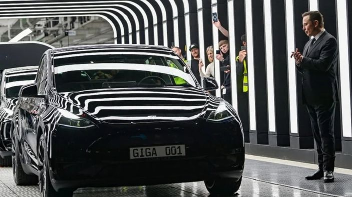 Fabrika kundaklanmıştı: Elon Musk Almanya'ya gidiyor