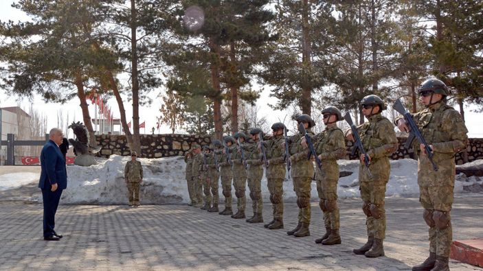 Yaşar Güler, Irak dönüşünde Hakkari'yi ziyaret etti
