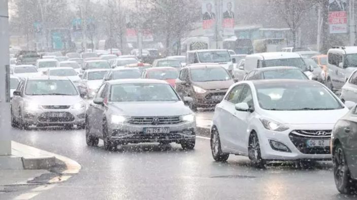 Ankara'da kar yağışı etkili oldu