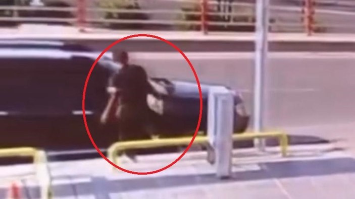 Diyarbakır’da yolda geçerken otomobilin aynasını tekme sallayarak kırdı