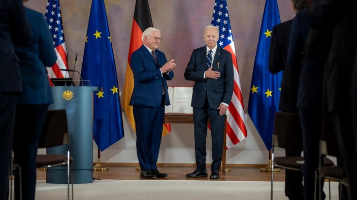 Almanya’dan Biden’a "Liyakat Nişanı"