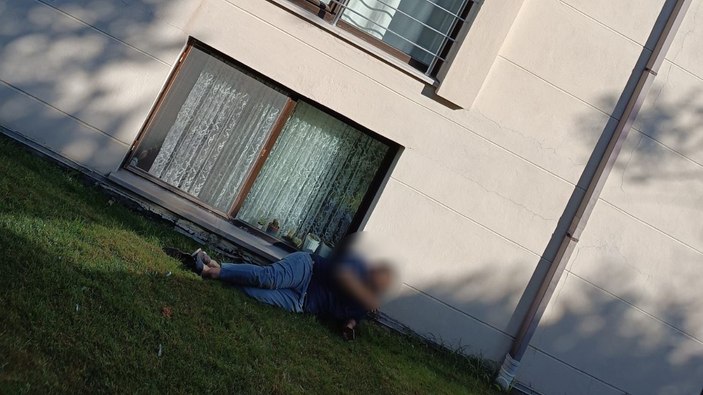 Bursa'da ekipleri gören şüpheli camdan atlayıp ayağını kırdı