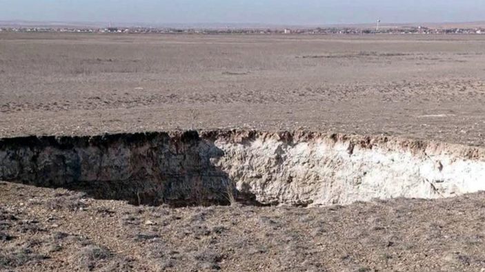 Konya'da 15 metre çapında yeni obruk
