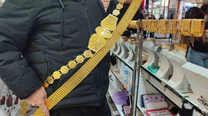 İmitasyon altınlar kapış kapış gidiyor; Bilezikler 100, kemerler 1000 TL...